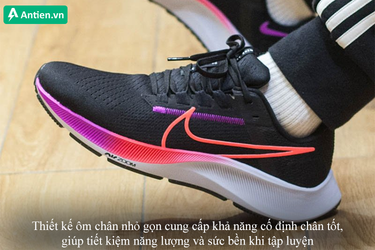 Thiết kế ôm chân tăng khả năng cố định, tiết kiệm năng lượng khi chạy