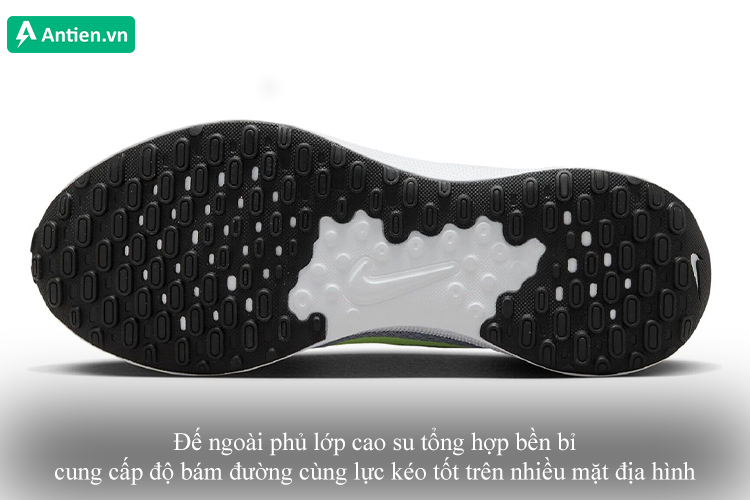 Đế ngoài cung cấp độ bám đường cùng lực kéo tốt trên nhiều mặt địa hình