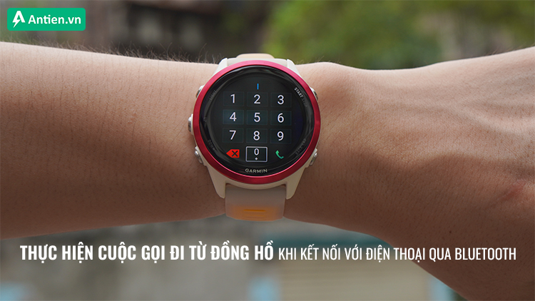 Dễ dàng bấm số ngay trên đồng hồ Garmin để thực hiện cuộc gọi đi