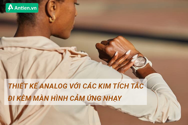 Thiết kế analog kim cổ kết hợp màn hình cảm ứng tạo nên một diện mạo mới mẻ