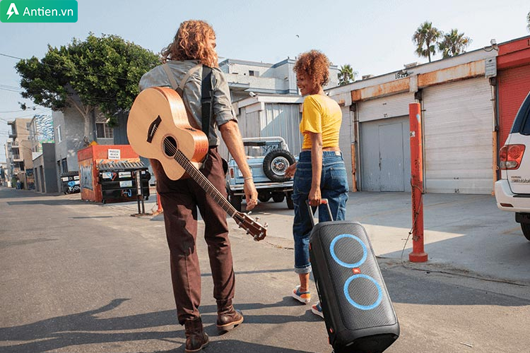 Loa kéo thiết kế linh hoạt để di chuyển mọi vị trí tiện lợi