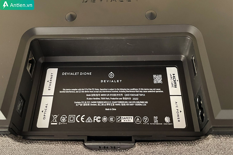 Devialet Dione trang bị đầy đủ các cổng kết nối, hỗ trợ mọi loại TV và phát nhạc chất lượng cao