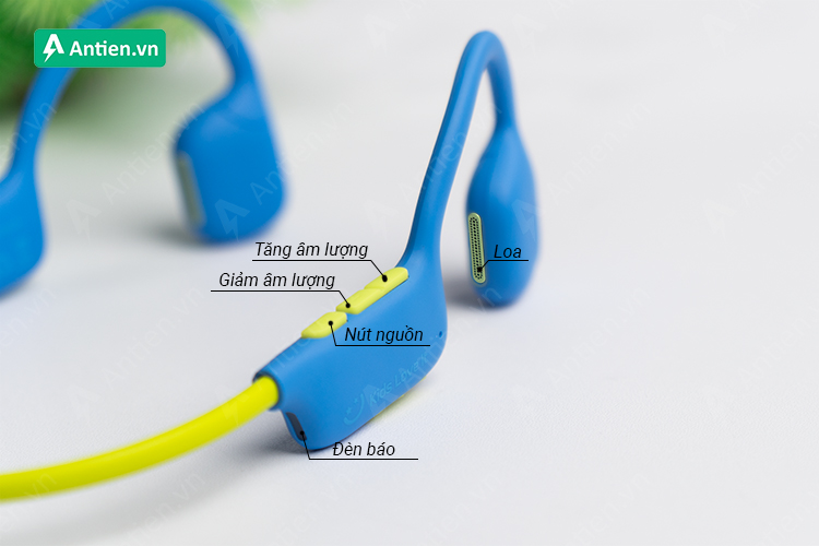 Các nút bấm vật lý giúp trẻ điều khiển các tính năng trên tai nghe một cách đơn giản