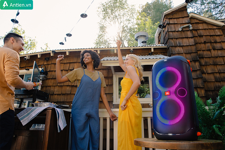 Partybox 110 sử dụng thích hợp cho các bữa tiệc ngoài trời với nhóm nhỏ