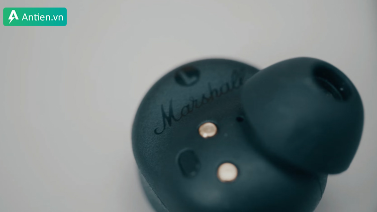 Mặt trong tai nghe Marshall