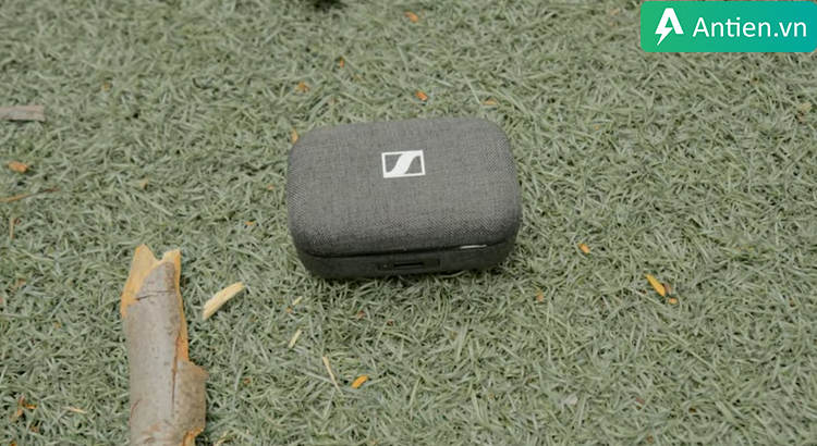 Hộp tai nghe Momentum True Wireless 3