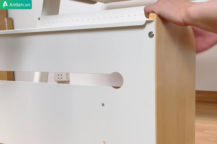 Lắp thanh gỗ mặt cạnh của giá sách bàn học TS120H