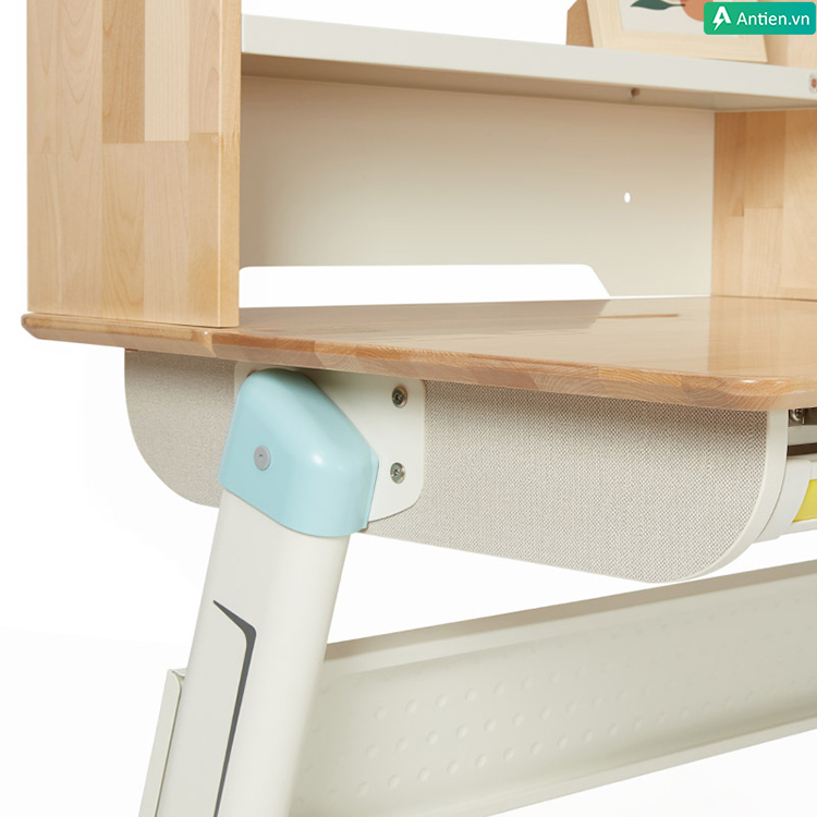 Bàn học thông minh 2M2KIDS đều sử dụng chất liệu gỗ cao cấp, an toàn với sức khỏe