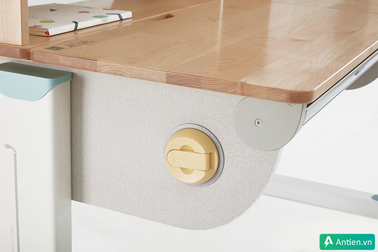 Bàn học 2M2KIDS sử dụng chất liệu gỗ cao cấp, cho tuổi thọ cao