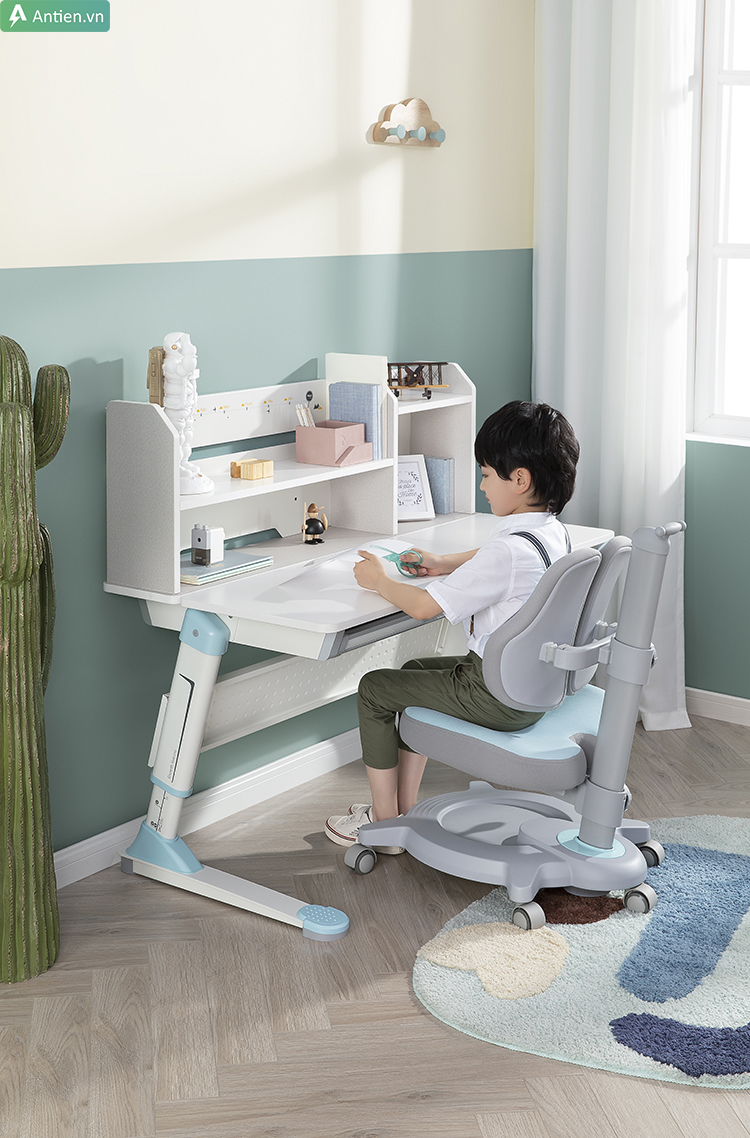 Thường xuyên vệ sinh bàn học bằng gỗ 2M2KIDS để nâng cao tuổi thọ bàn