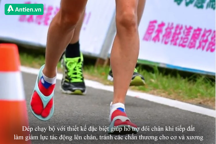 Dép chạy bộ làm giảm lực tác động lên chân khi tiếp đất