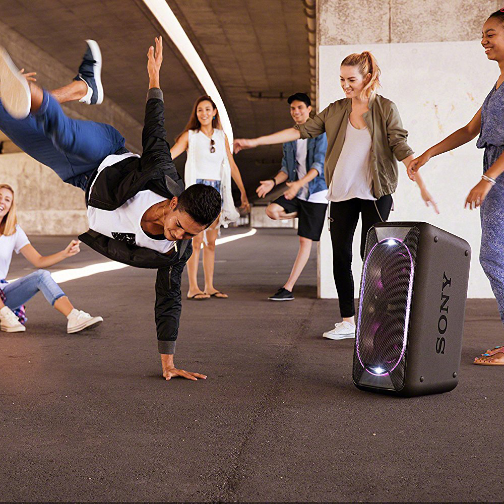 Loa bluetooth XB90 luôn theo chân bạn đến mọi nơi