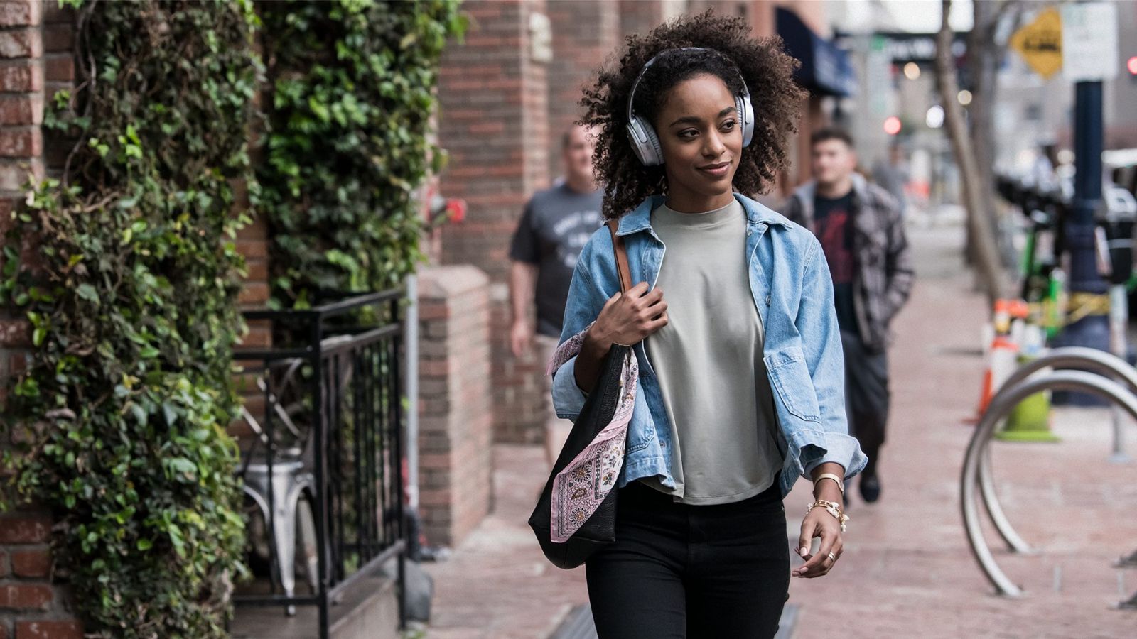 Tai nghe Bluetooth chống ồn Bose QuietComfort 35 II mang lại trải nghiệm âm thanh sống động