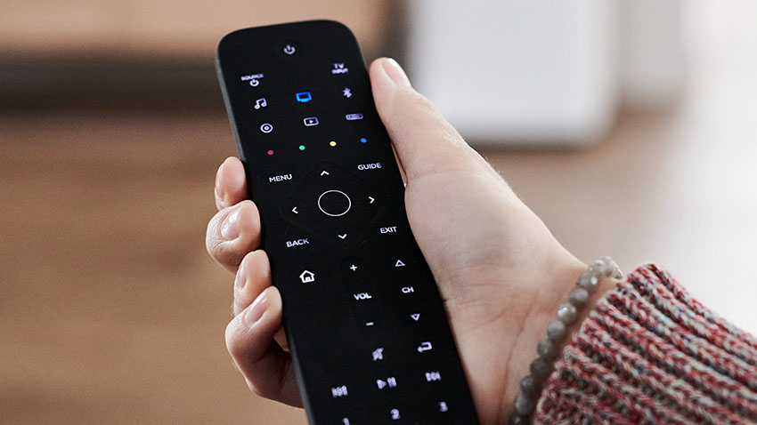 Loa Bose Soundbar 700 có remote tiện lợi