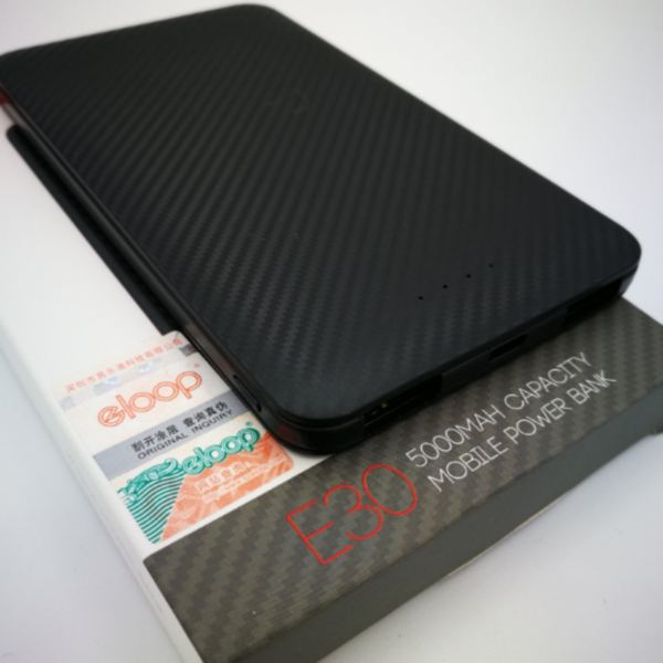 Pin sạc tích điện dự phòng ELOOP E13 có hai cổng sạc.