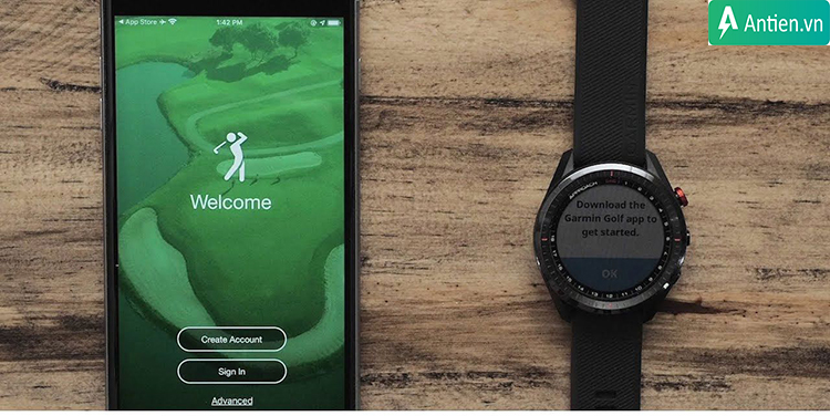 2 nút ở cạnh màn hình cảm ứng giúp bạn dễ dàng xem các chi tiết trên sân