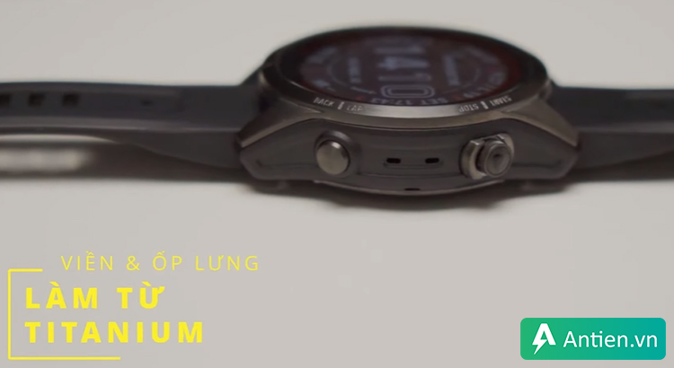 Garmin Fenix 7 - Sapphire Solar có viền và ốp làm bằn titanium