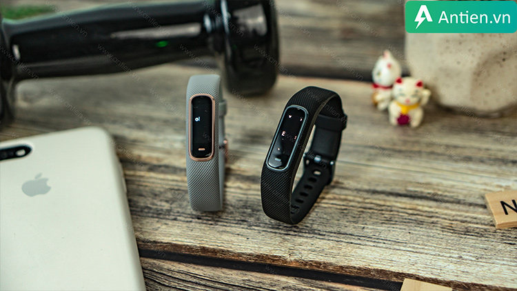 Vòng đeo tay thông minh Garmin Vivosmart 4