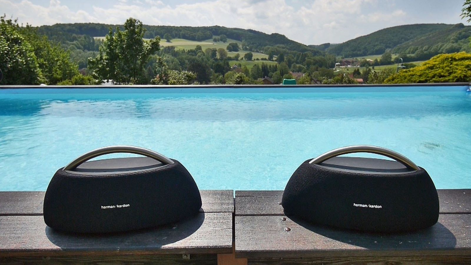 Loa di động bluetooth Harman Kardon Go Play có khả năng kết nối 2 loa