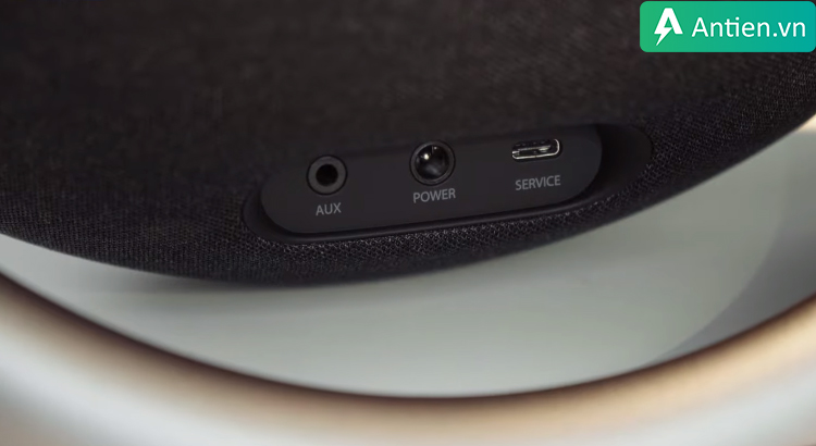 Mặt sau của loa HK Onyx Studio 7