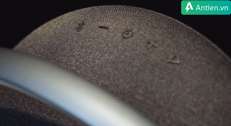 Mặt trên của loa HK Onyx Studio 7