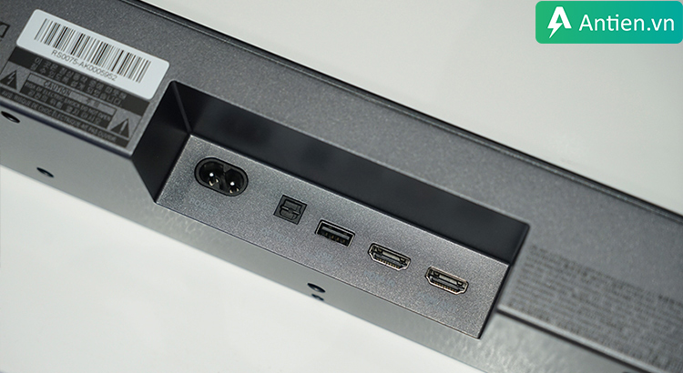 Các cổng kết nối đặt phía sau thanh Bar