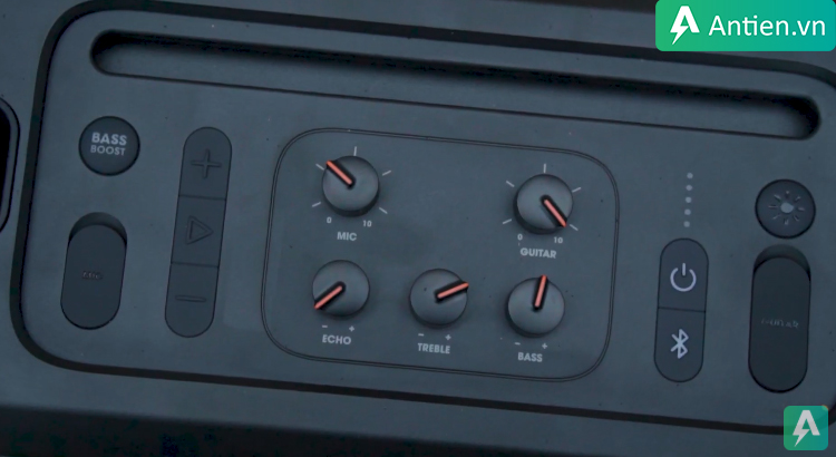 Hệ thống điều khiển ở mặt trên của loa