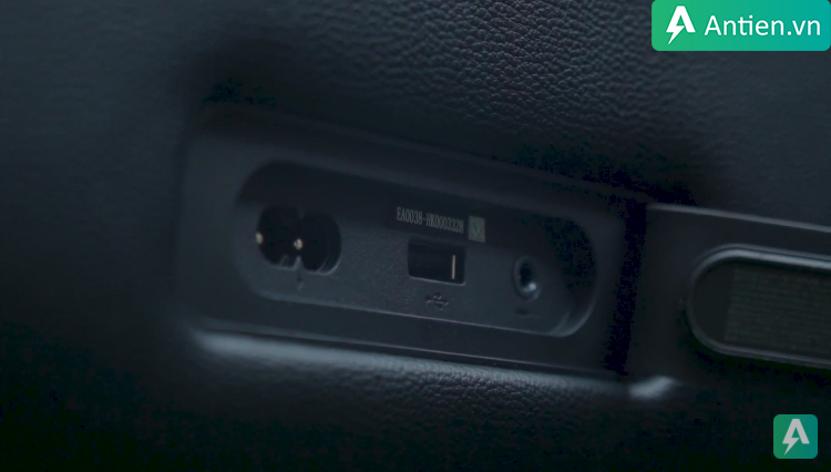 Các cổng kết nối phía sau JBL Partybox On-the-go