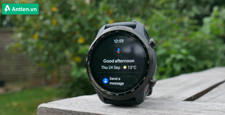 Ticwatch Pro 3 GPS có màn hình rõ nét và đẹp mắt