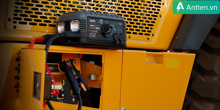 Pin dự phòng kiêm bộ khởi động xe NOCO GB500 thích hợp cho mọi loại xe