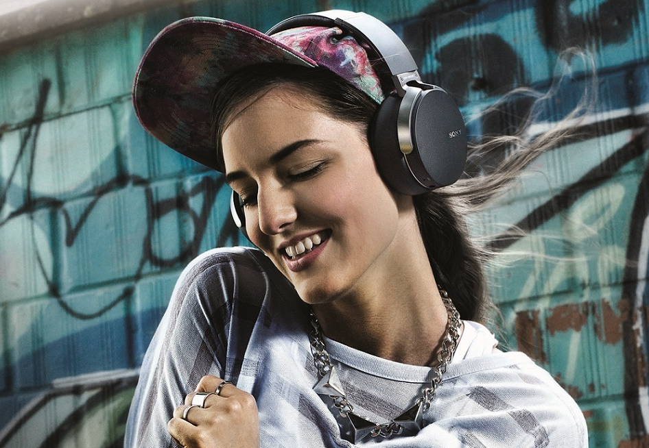 Quẩy cùng tai nghe Sony MDR-XB950B1