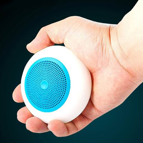 Loa di động Speaker A6 có thể đọc được dữ liệu từ những thẻ nhớ có dung lượng lên đến 32GB.