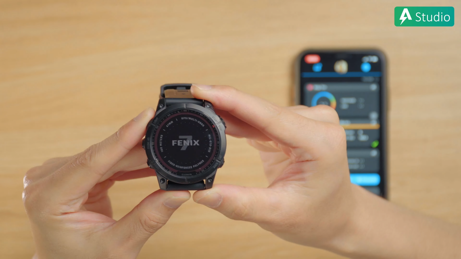 Giữ chặt nút "Light" để khởi động đồng hồ