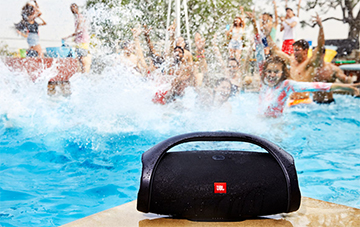 Loa di động bluetooth JBL Boombox công suất lớn